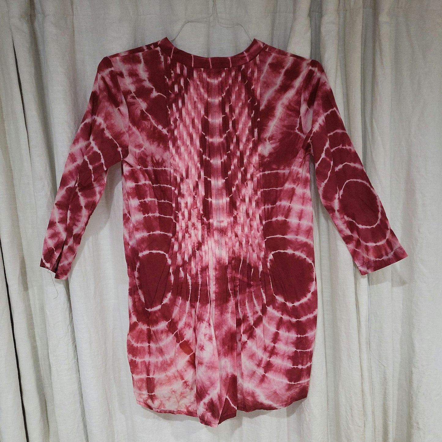 Chico’s small Tie-Dye Pintuck Peasant Tunic Blouse Cherry Red size 0 NEW