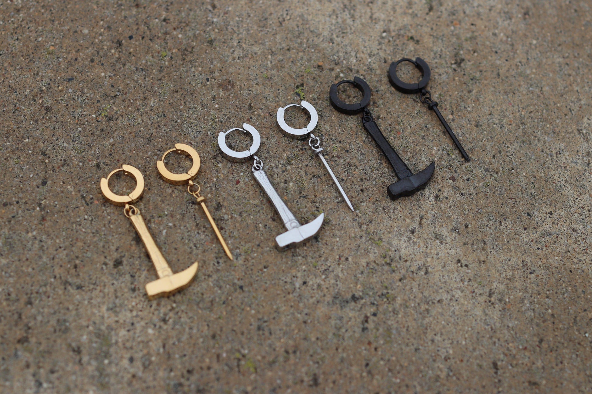 Jujutsu Kaisen™ Nobara's Hammer & Nail Earrings - Secondhand Readers