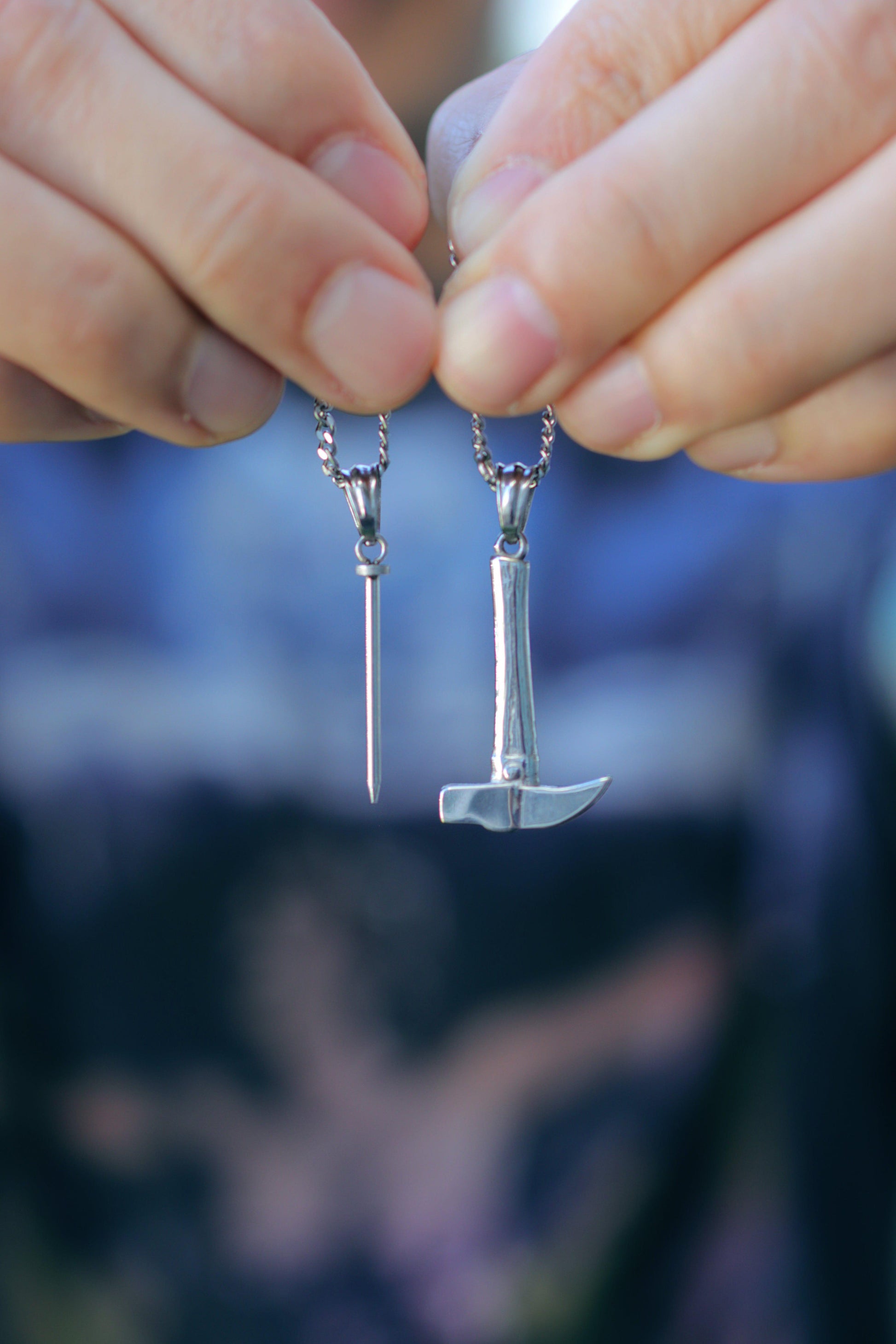 Jujutsu Kaisen™ Nobara's Hammer & Nail Earrings - Secondhand Readers