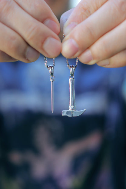 Jujutsu Kaisen™ Nobara's Hammer & Nail Earrings - Secondhand Readers