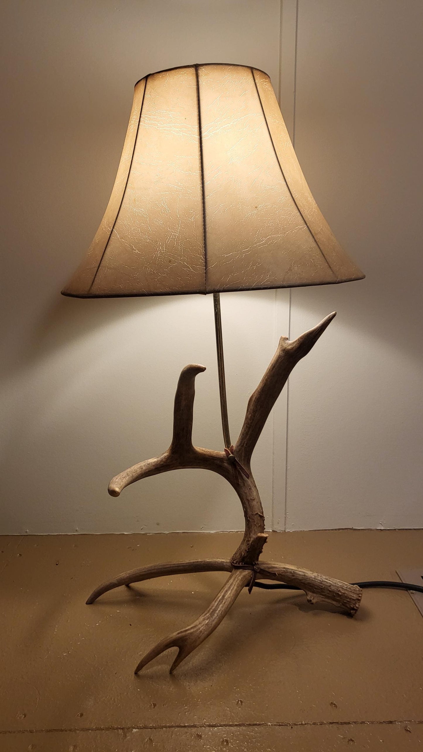 Vintage Deer Antler Table Lamp Rustic Lodge Cabin Decor