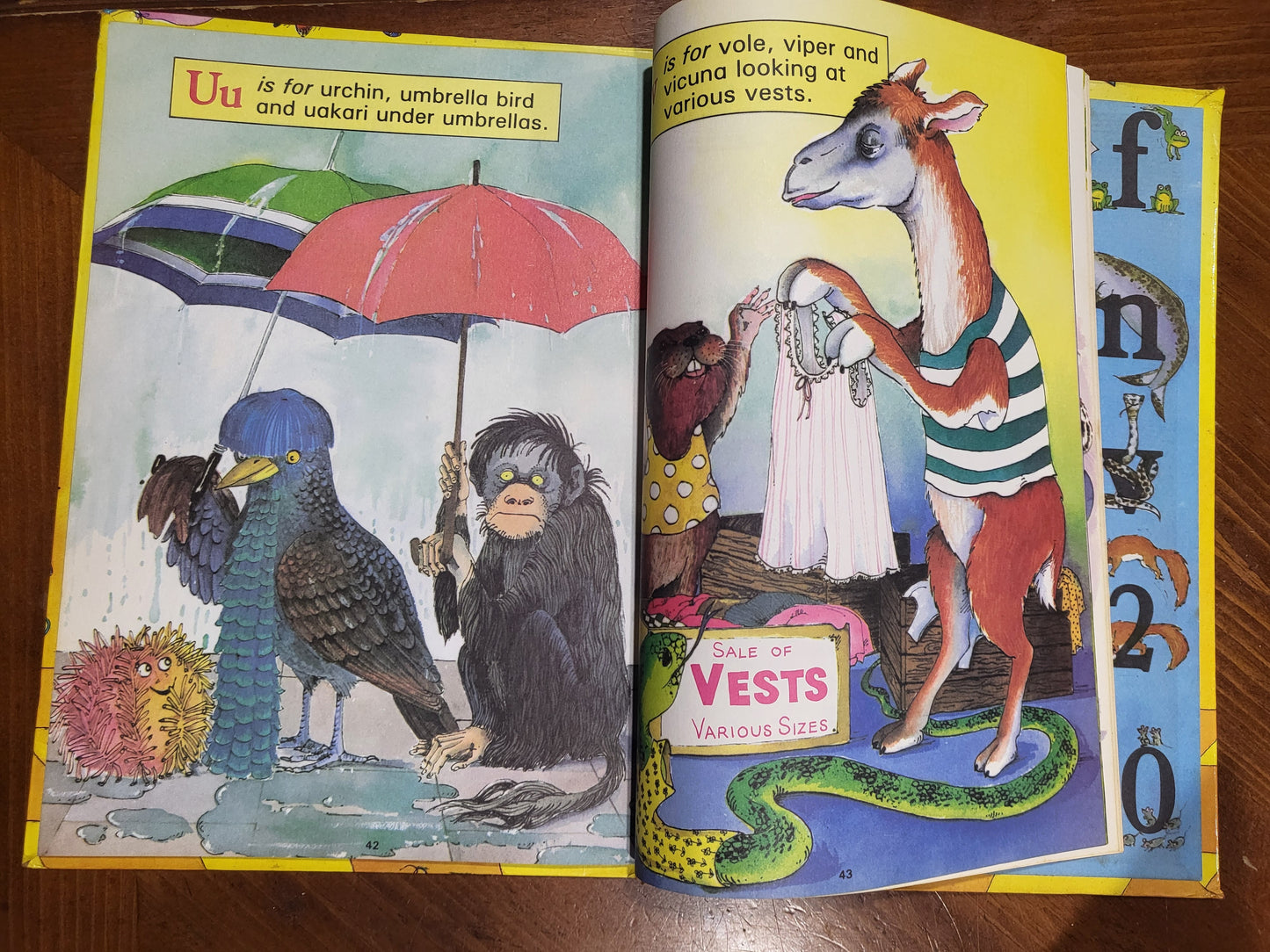 A Comic and Curious Collection of Animals, Birds and Other Creatures [Hardcover] Craig, Bobbie