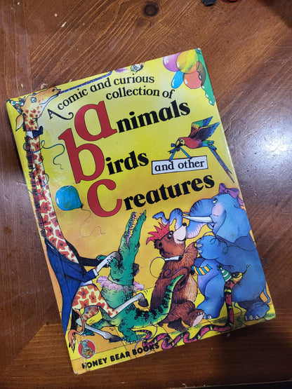 A Comic and Curious Collection of Animals, Birds and Other Creatures [Hardcover] Craig, Bobbie