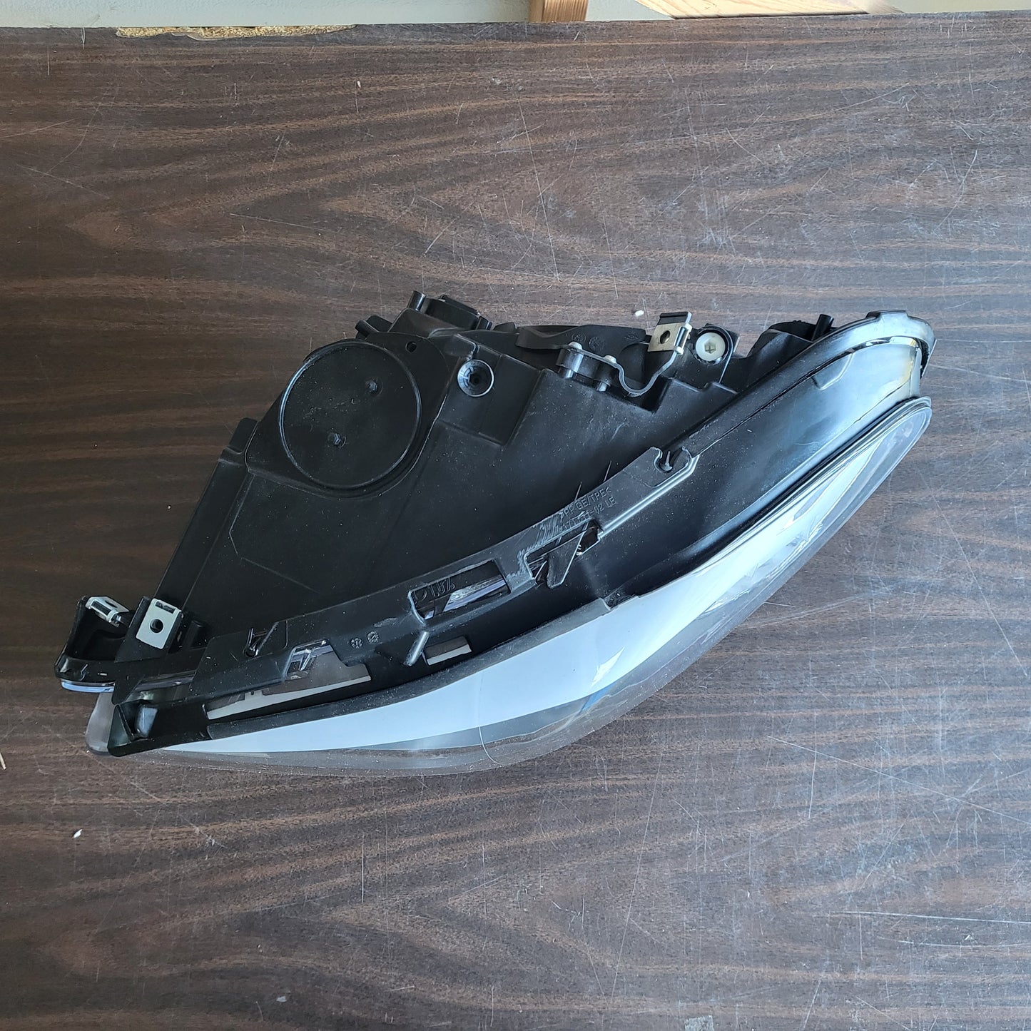 Secondhand Readers Hella Bi-Xenon headlight assembly for 2011-2013 BMW F10 5 Series left side driver headlight unit
