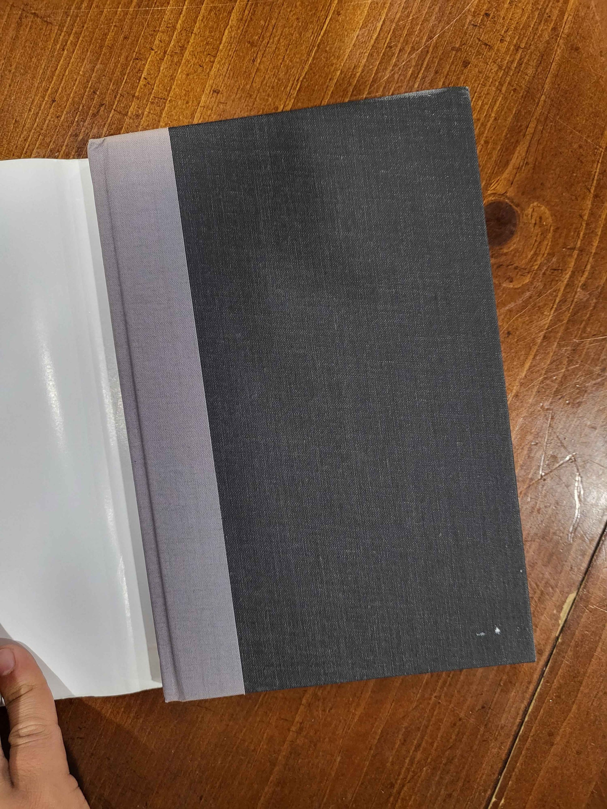 Pierced by a Ray of Sun: Poems About the Times We Feel Alone -
Ruth Gordon - Hardcover, 1995 -Like New